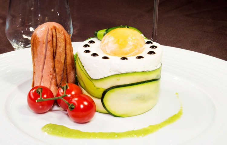 recette Entremet de cervelas grillé au chèvre frais et courgette, jus de carottes à la vanille (entremet froid)